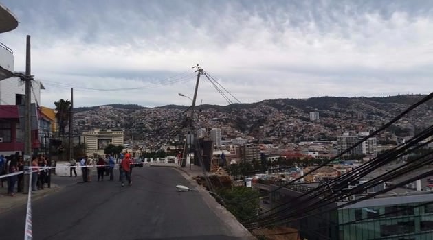 Municipalidad de Valparaíso destacó la labor de Chilquinta tras derrumbe en cerro Barón
