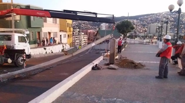 Municipalidad de Valparaíso destacó la labor de Chilquinta tras derrumbe en cerro Barón