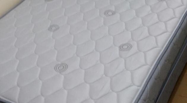 Se vende Cama marca Mica, plaza y media, $80.000