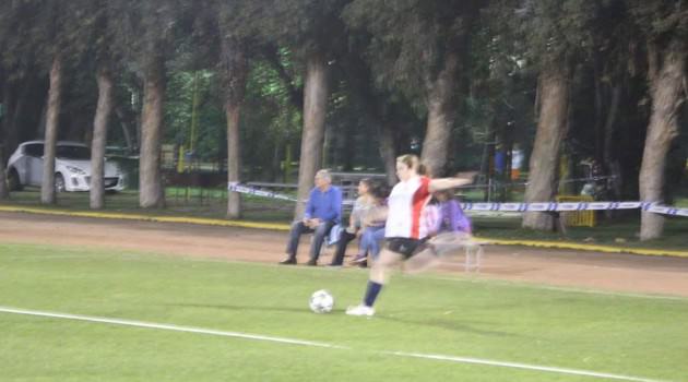 EQUIPO FEMENINO DE FÚTBOL CHILQUINTA GOLEA A GRUPO ENERSIS