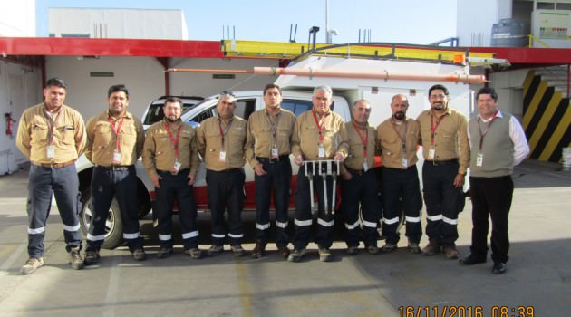 Equipo SAT San Antonio crea soporte de descanso para bastones en exitoso proyecto de innovación